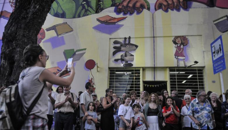Un nuevo mural le devuelve su identidad a La Nube