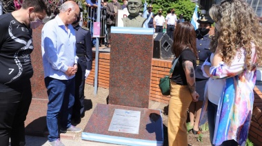 Grindetti inauguró un busto en homenaje a Manuel Quindimil