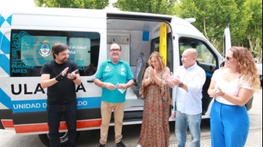 Kreplak entregó una ambulancia en los municipios de Pila y Castelli