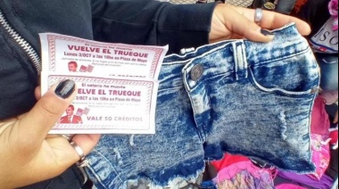 Volvió el trueque en Plaza de Mayo: organizaciones sociales protestan contra la crisis