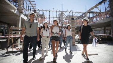 Mayra: “Tenemos que acompañar a los gobiernos que siguen cuidando a nuestra población, como el de Axel Kicillof”