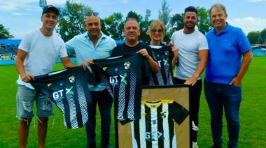 Cascallares acompañó al Club Defensores de Glew en su partido debut en la AFA