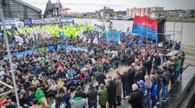 Kicillof encabezó un acto multisectorial en Ensenada