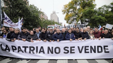 Kicillof participó de la movilización por el Día Internacional del Trabajador y la Trabajadora