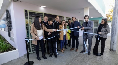 Kicillof inauguró un centro de salud y recorrió viviendas paralizadas por el Gobierno nacional