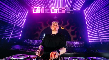 Vecino de José C. Paz, pronto a recibirse de abogado, renunció  a su puesto bancario para acrecentar su carrera de DJ