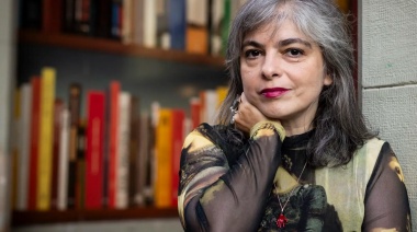 Charla abierta de Mariana Enríquez en el Auditorio Leonardo Favio