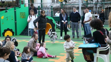 Avanza el plan de la Ciudad para renovar los espacios verdes: se inauguró un patio de juegos inspirado en el campo