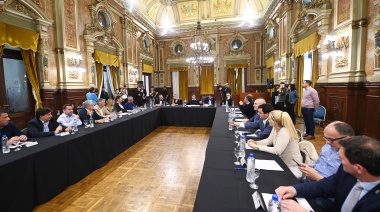 Kicillof y Cuattromo firmaron convenios para la compra de bienes de capital en 19 municipios