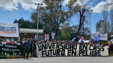 Masiva marcha y banderazo de estudiantes, docentes, trabajadores y vecinos la UNLa contra el veto a la Ley de Financiamiento Universitario