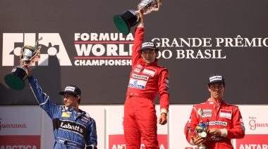 Netflix reveló el tráiler de la serie Senna, que presenta momentos históricos y emocionantes de la vida del piloto