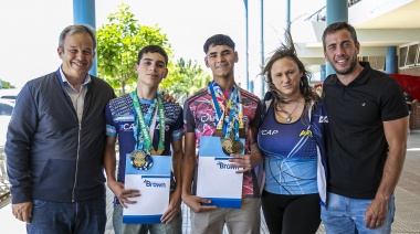 El municipio reconoció  a dos campeones de patín