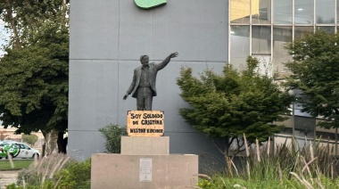 Estudiantes realizaron un homenaje a Néstor Kirchner y denunciaron el retiro de su cartel