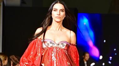 La actriz española Silvia Kal impacta en Milán con la colección vanguardista de Custo Barcelona