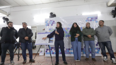 Ceci Soler junto a funcionarios municipales anunciaron la construcción de 18 nuevos pavimentos para el barrio El Progreso de Bernal Oeste