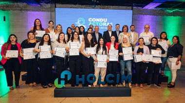 Holcim Argentina impulsa la inclusión: egresaron las "ConduACTORAS", nuevas conductoras de transporte de carga