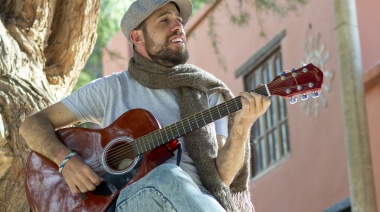 Historia de Rodrigo Siamarella, el cantautor de la ciudad bonaerense que descubrió su profesión en territorio jujeño