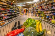Casi un 66% de los trabajadores argentinos destina la mayor parte de su sueldo a los gastos del supermercado