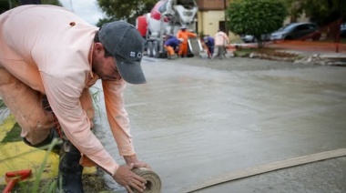 Mayra supervisó el reinicio de la obra de repavimentación de la avenida Andrés Baranda