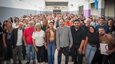 Mayra presentó el programa “Quilmes Coopera 2025: Proyectos Educativos de la Comunidad”.