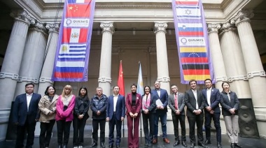 Mayra se reunió con una delegación de representantes del gobierno de Chongqing con el objetivo de promover inversiones en el distrito.