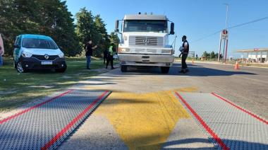 El Ministerio de Transporte detuvo un camión con casi 18 mil kilos de más