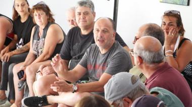 El intendente Pablo Garate estuvo reunido con vecinos de Claromecó