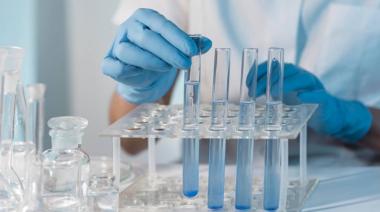 Bioquímicos se suman a los reclamos del sector en todo el país.