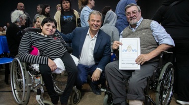 Emotivo acto en el que se entregaron 659 escrituras a familias de Almirante Brown