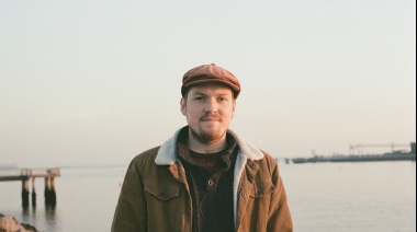 Javier Pecos: de esquiador e incipiente cineasta en Chile, a graduarse en USA y brillar como músico