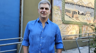 Leo Prestia: Vio 11 veces una obra de Alfredo Alcón y hoy brilla con Claveles Rojos