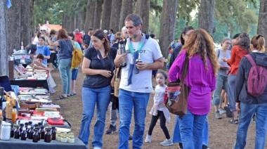 La Feria Farol ilumina el pueblo del millón de árboles