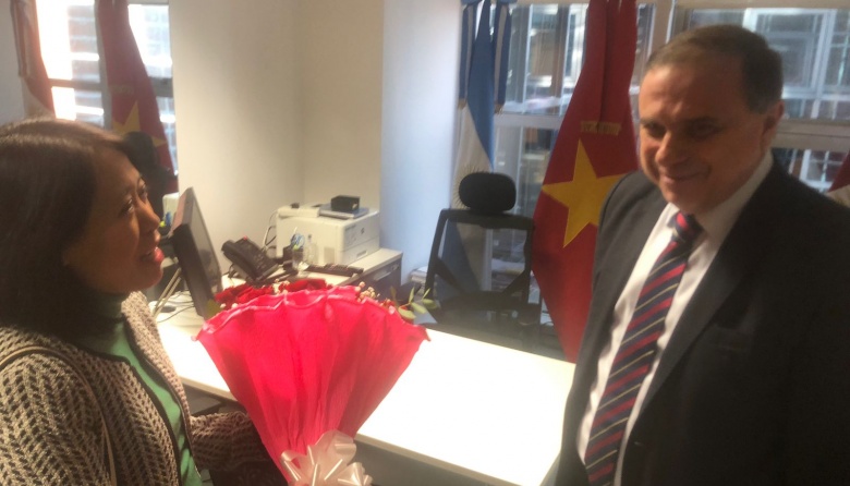 Diputado Nacional  Brügge y embajadora de Vietnam y fortalecen lazos bilaterales
