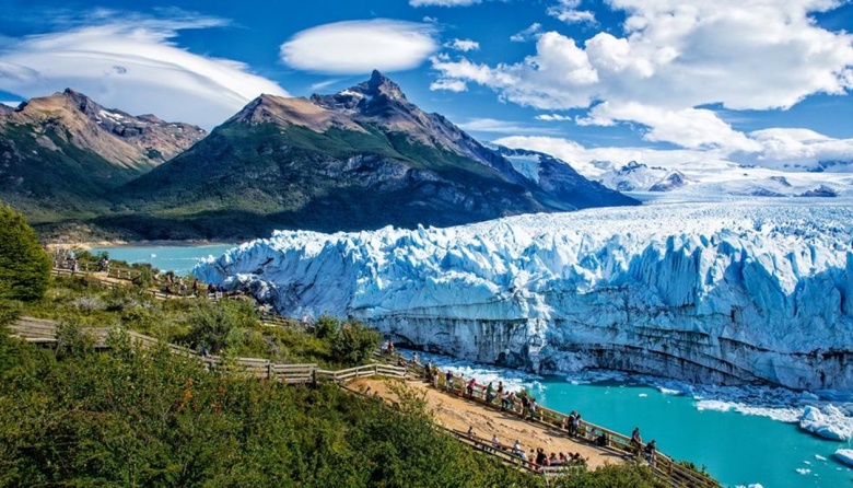 Durante el Finde Largo viajaron 1.159.000 turistas por el país y gastaron $ 256.960 millones
