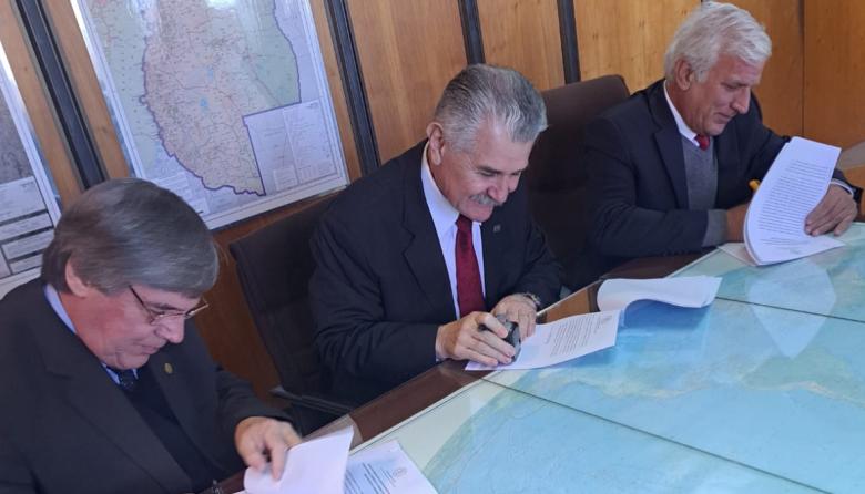 Firman convenio para fortalecer la georreferenciación y los servicios satelitales en todo el país
