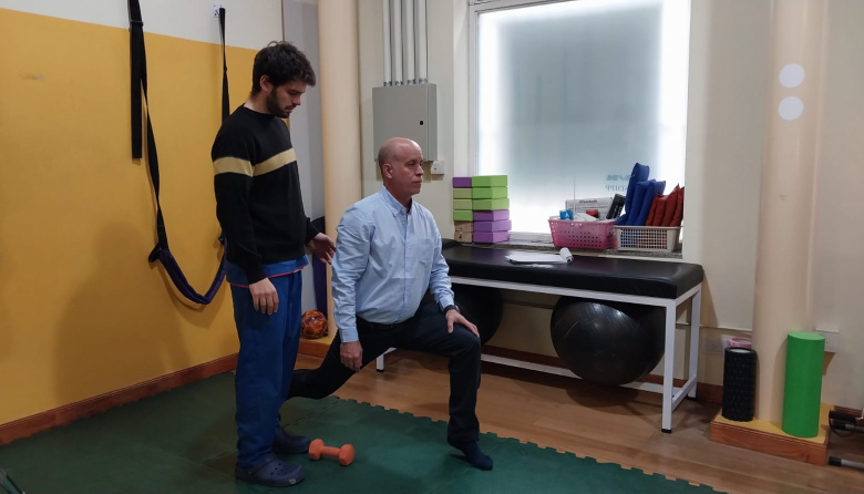 Kinesiólogo y actor: creó una técnica que ayuda a  reconectar el cuerpo a través del arte y el movimient