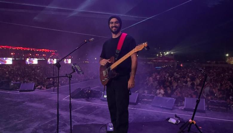 Alejo Topet, el talentoso guitarrista de la hija menor de Chayanne