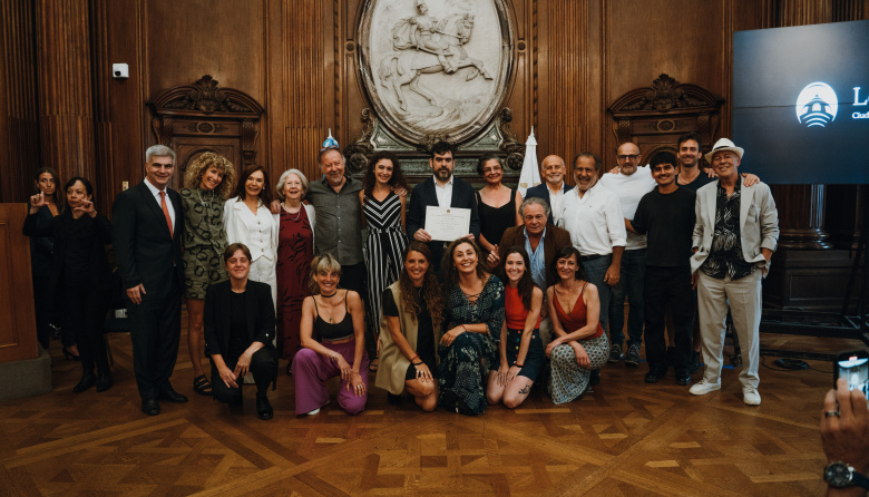 Claveles Rojos, obra declarada de   Interés Cultural en la Legislatura Porteña