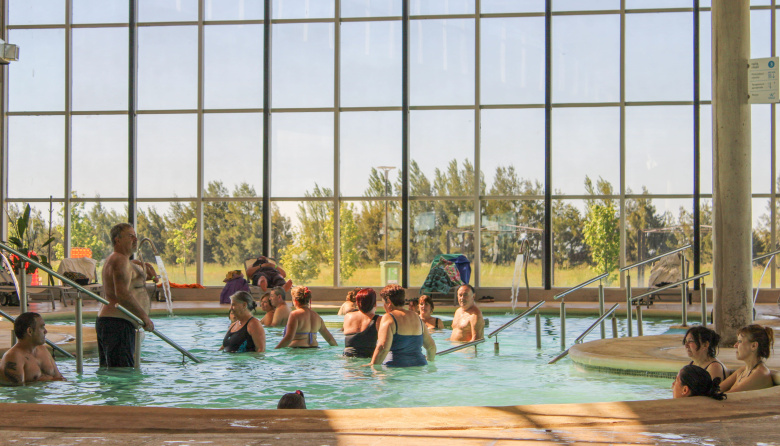 Noche termal bajo las estrellas