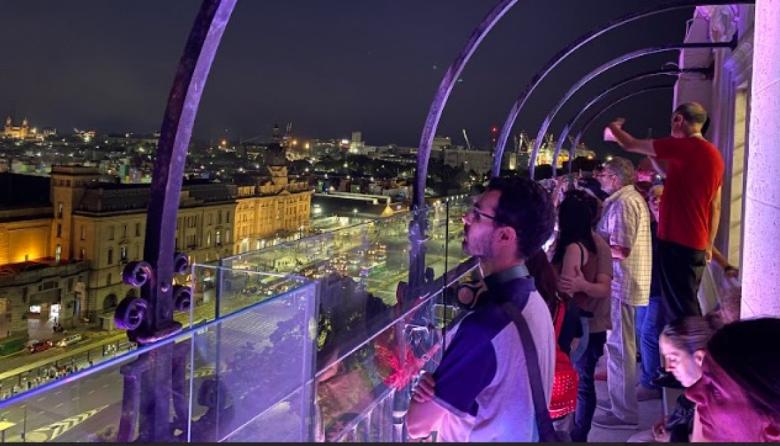 La Torre Monumental abre su mirador para visitarlo bajo la luz de la luna.