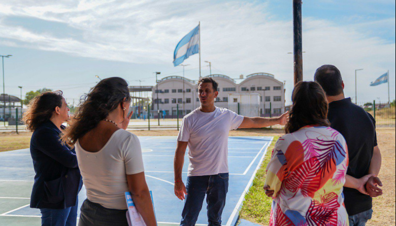 Julián Álvarez, recorrió el progreso de las obras que se realizan en instituciones