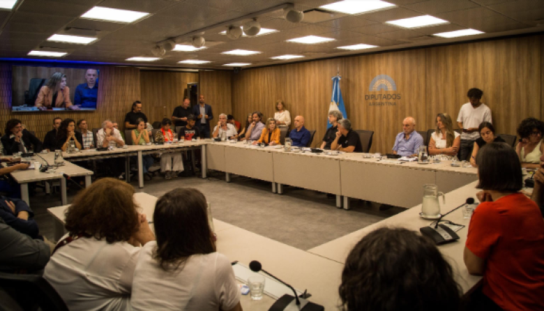 El Espacio Audiovisual Nacional realizó una conferencia en el Congreso en defensa del cine argentino