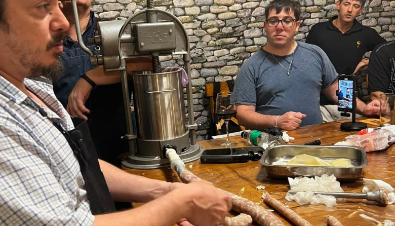 De liderar un grupo de música africana, a   elaborar embutidos artesanales de alta gama