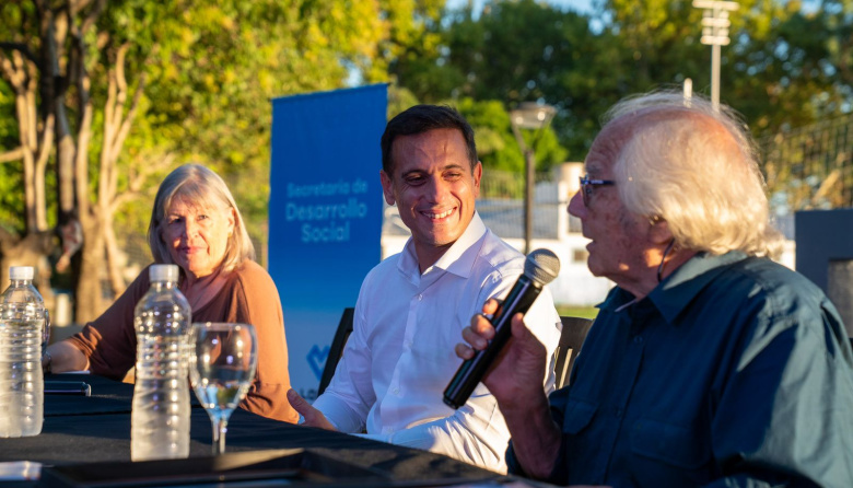 Julián Álvarez participó de una charla abierta junto a Adolfo Pérez Esquivel en el Parque de la Memoria.
