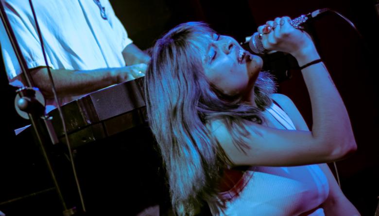 Zhoca presenta "Amar Abierto": un disco que se hizo mientras la vida pasaba