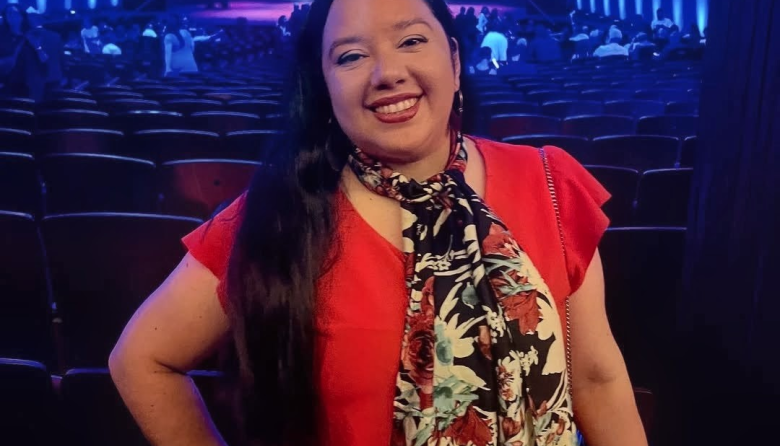 Luciana Benítez presenta su espectáculo   musical “Brindis de canciones”