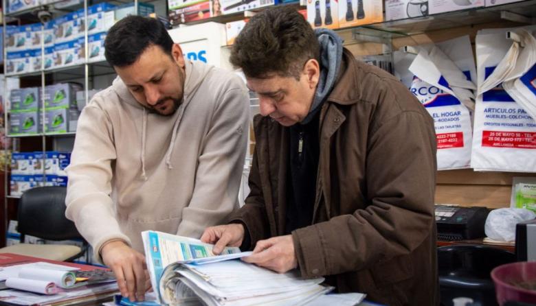 Emmanuel Santalla recorrió comercios de Avellaneda y dialogó con sus dueños sobre la crisis que atraviesa el sector