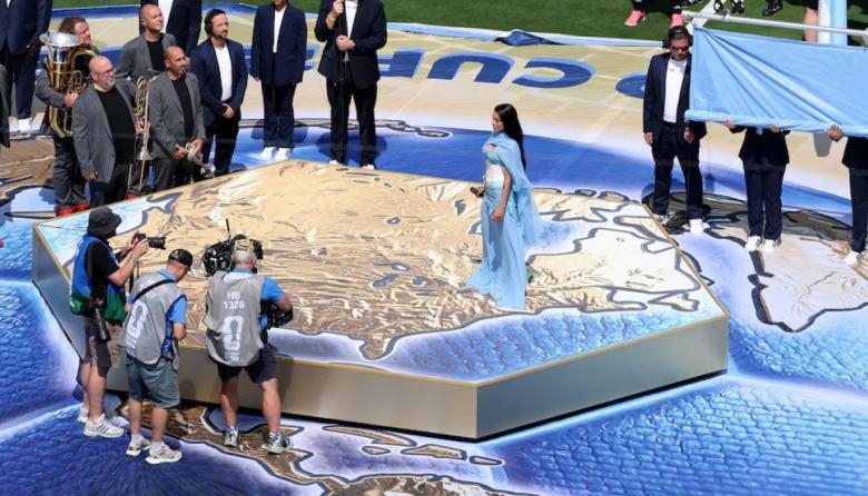 El conmovedor momento del himno antes de Argentina-España: de la interpretación de María Becerra a la pasión de los jugadores