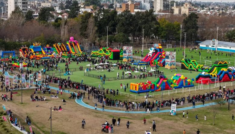 Más de 60 mil vecinos y vecinas disfrutaron la primera semana de vacaciones de invierno en “Universo Aventura Lanús”.