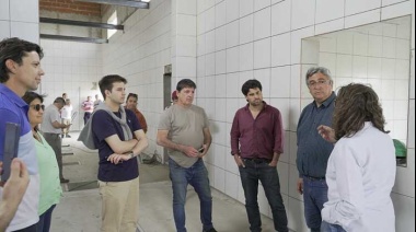 El ministro Javier Rodríguez recorrió las obras del nuevo frigorífico